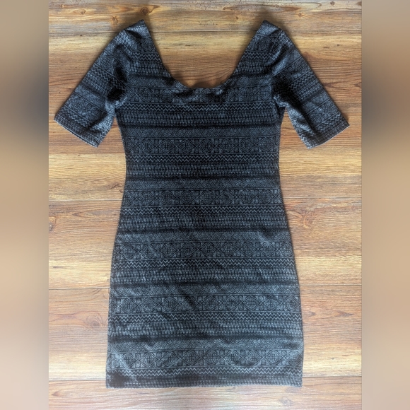 Pattern dress - Picture 2 of 2